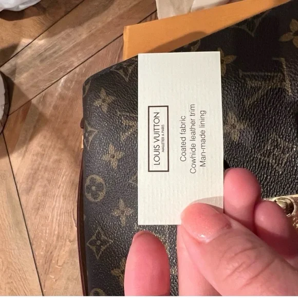 Louis Vuitton Monogram Pochette Metis - Picture 11 of 16